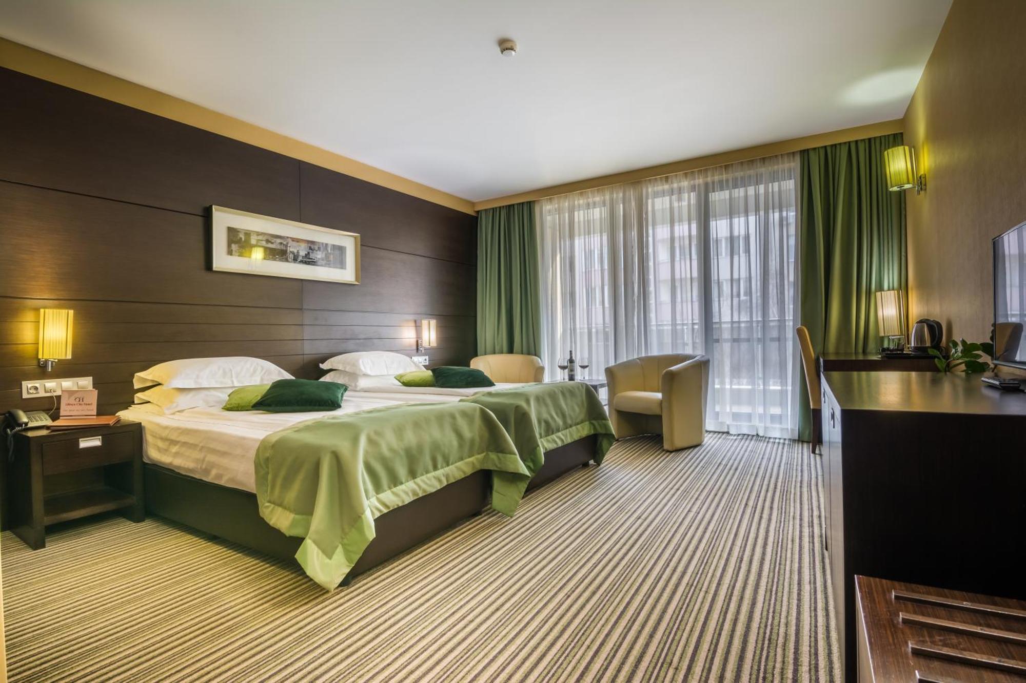 Hotel Western Olives - Free Pool & Parking 4*