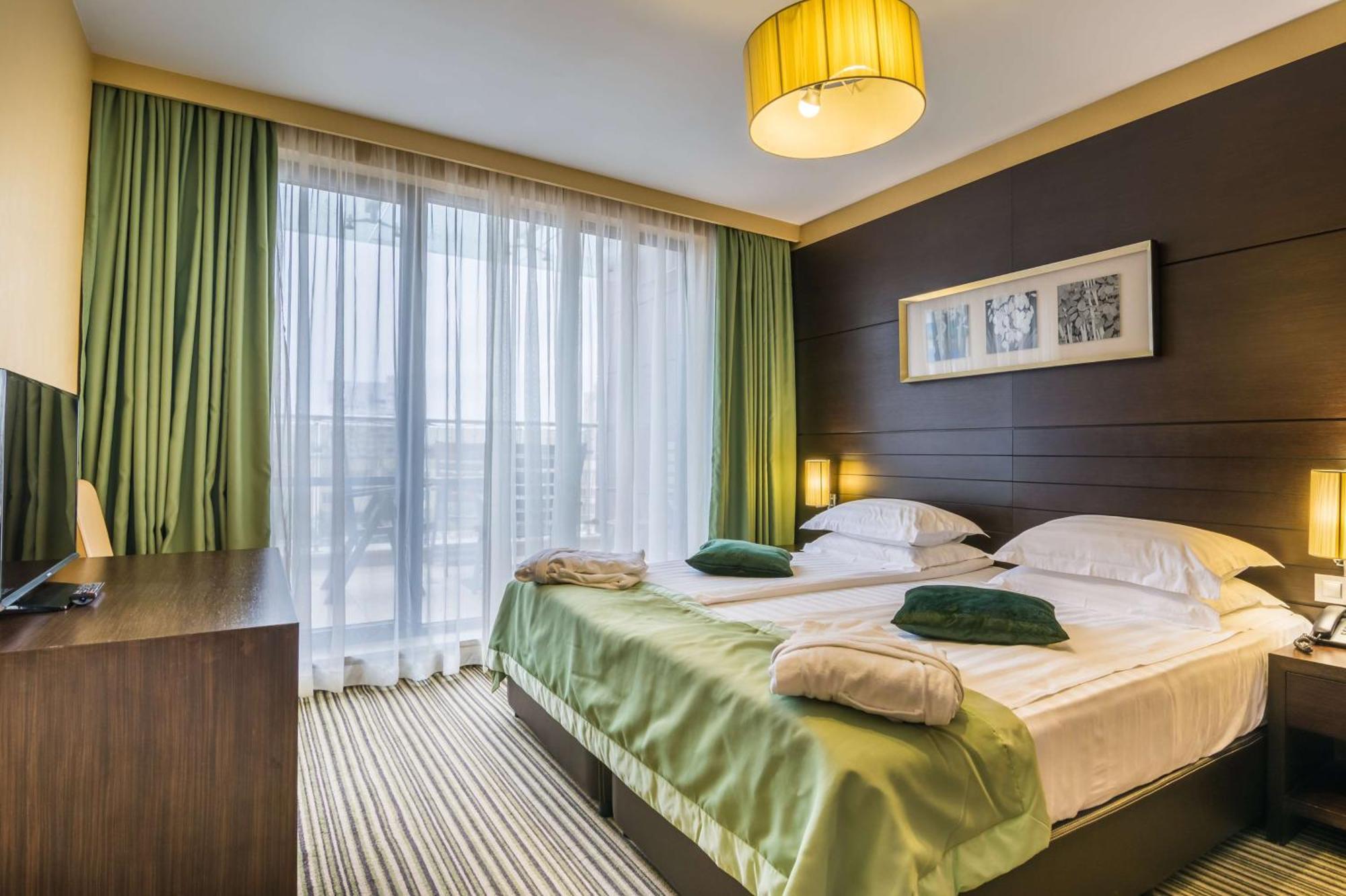 Hotel Western Olives - Free Pool & Parking 4*