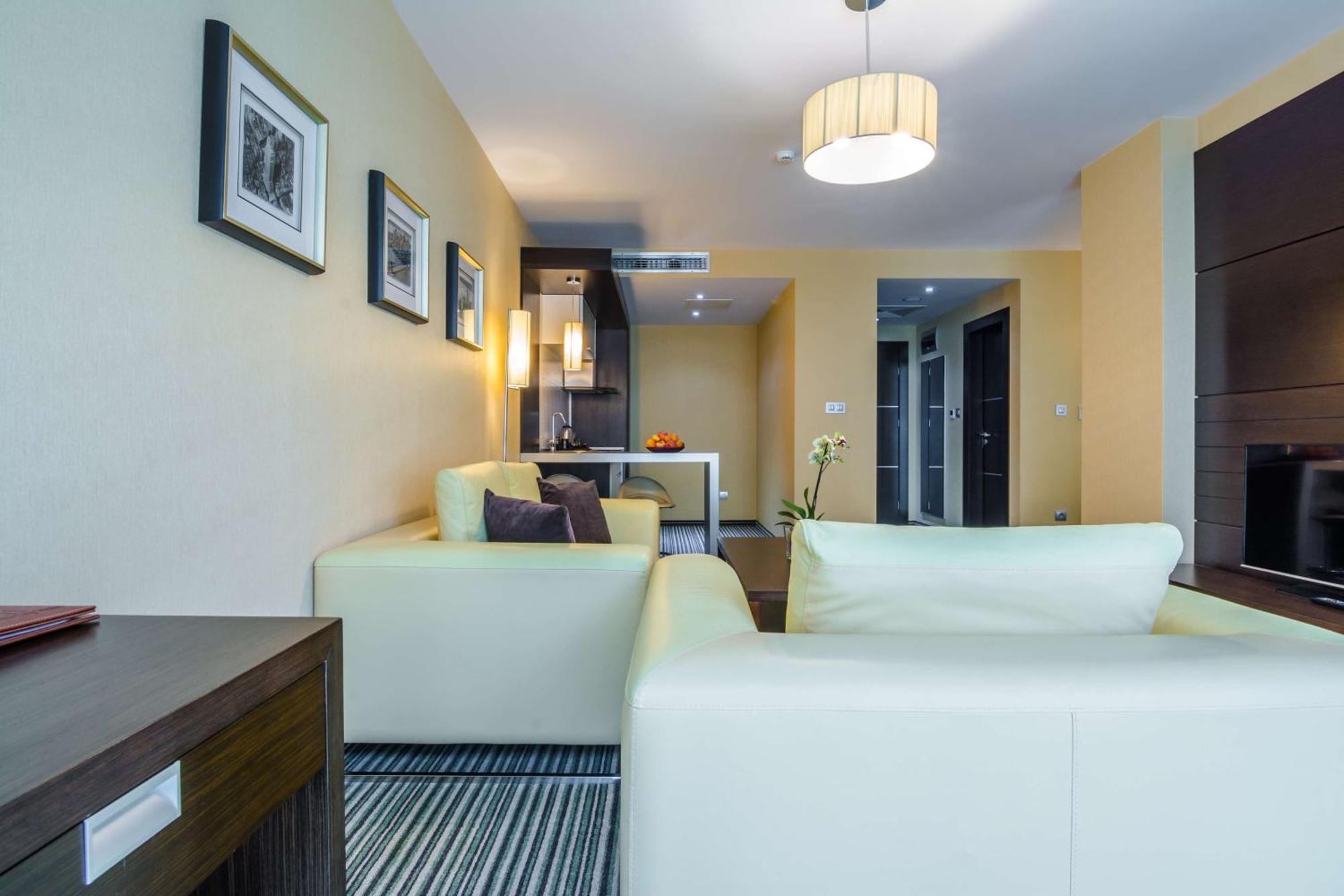 Western Olives - Free Pool & Parking Hotel