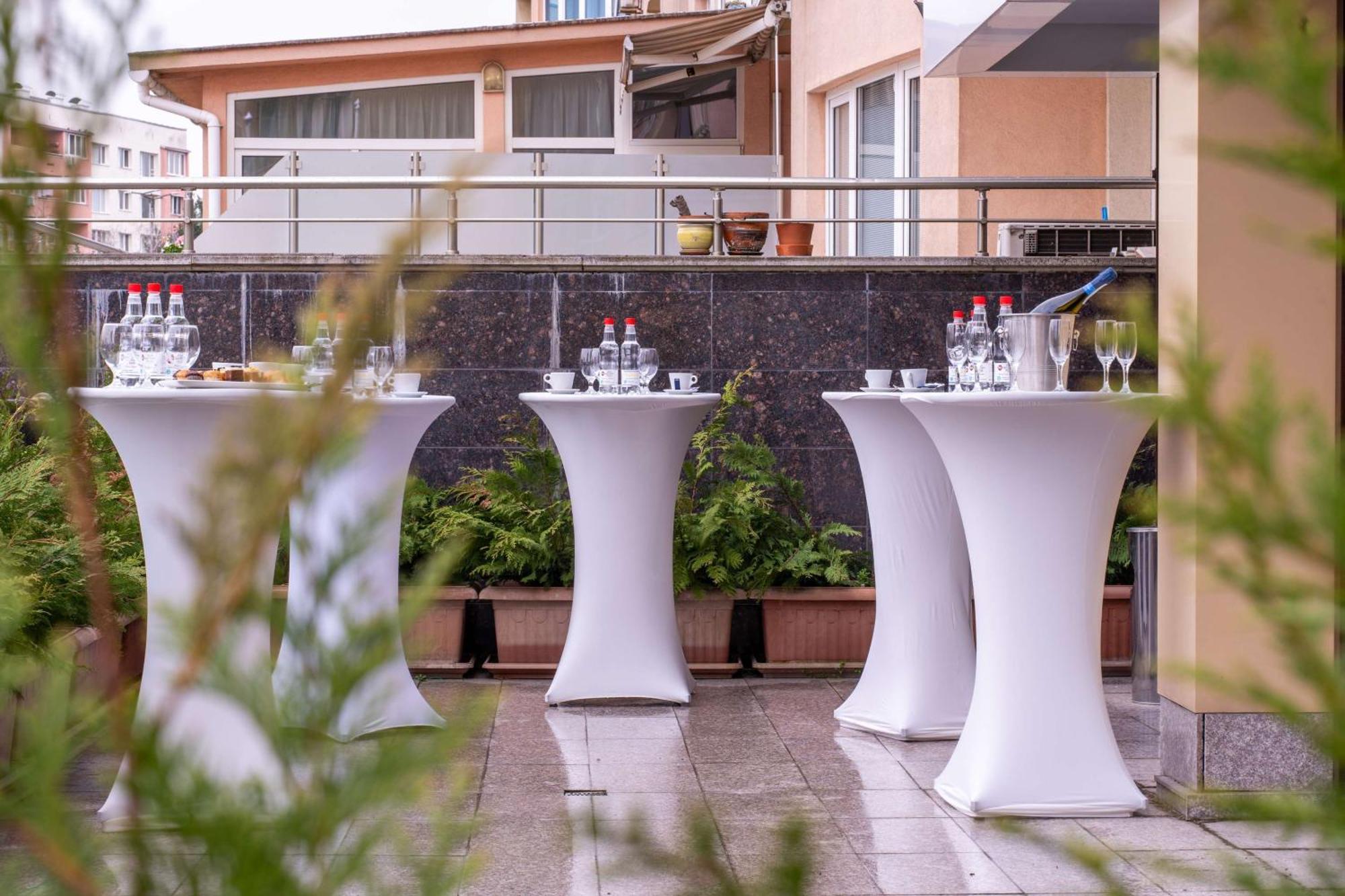 Western Olives - Free Pool & Parking Sofia