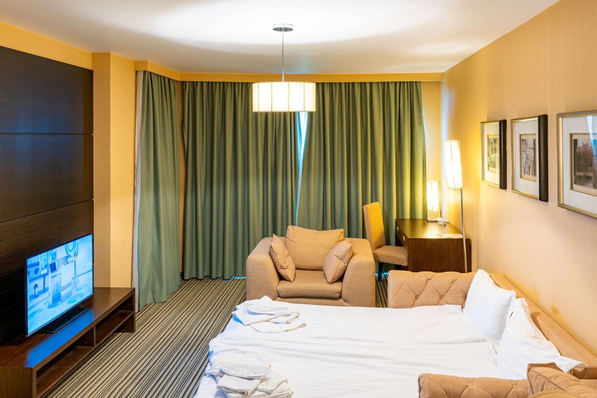Western Olives - Free Pool & Parking 4* Sofia