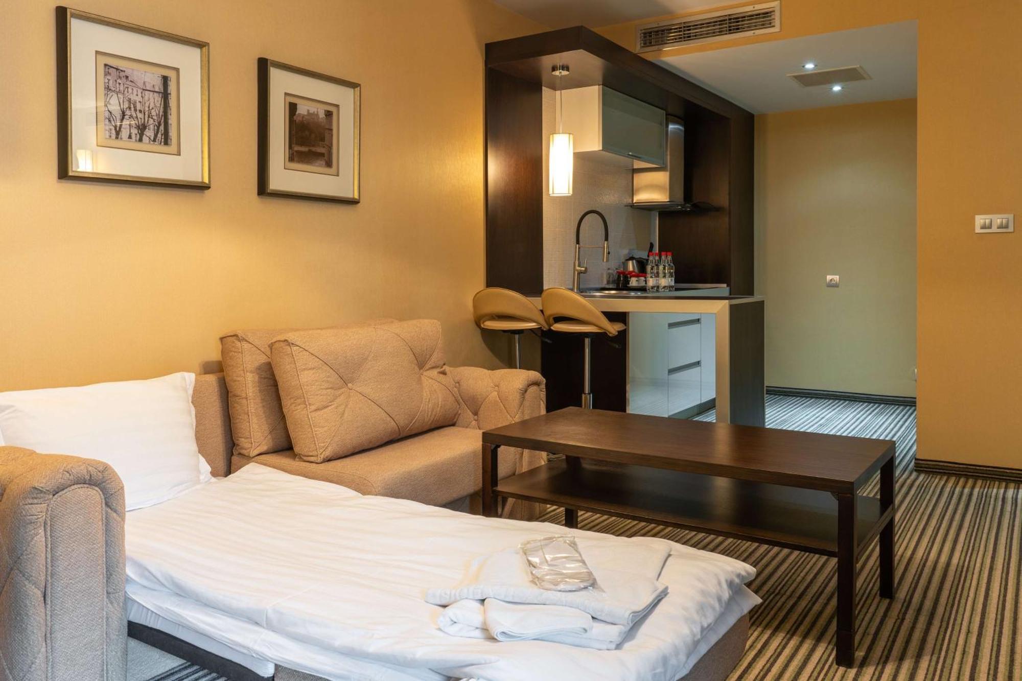 Hotel Western Olives - Free Pool & Parking